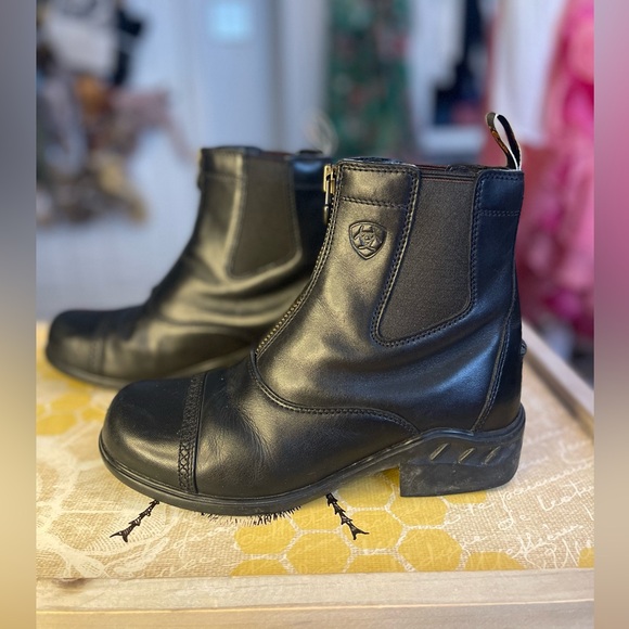 Ariat Shoes - Ariat Heritage Breeze size 8
